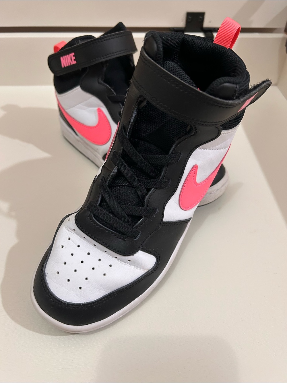 Nike Kids High-Top Sneakers in White, Black & Pink Size 3Y